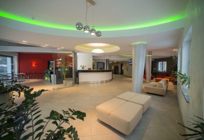 Zem-Tourist Hotell Pustkowo Exteriör bild